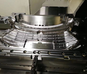 Large automotive mold